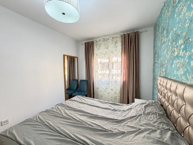 Apartamento reformado con vistas al mar con garaje incluido. 2 dorm. 1 baño. con superficie de 65 m2. playa a 100 metros. — 25