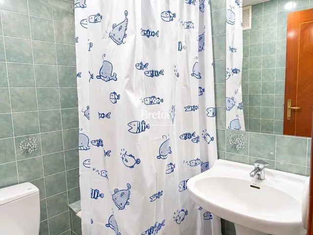 Interesante piso con plaza de garaje y trastero junto a Avenida Goya. — 16