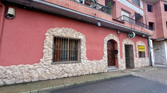 Local comercial en venta. Acondicionado para hostelería. Ref