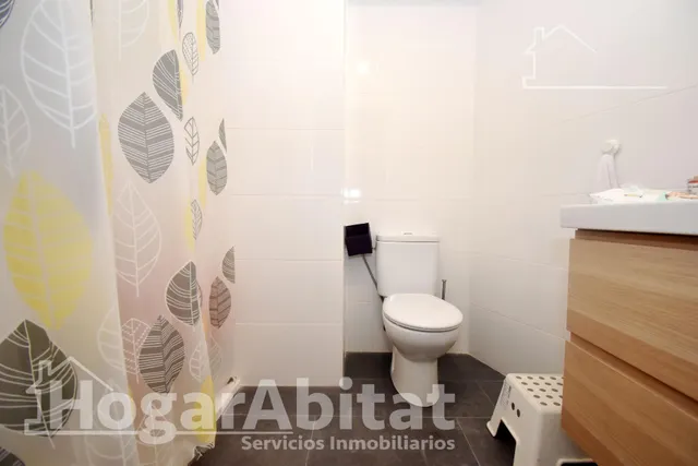 ¡Perfecto para invertir! Casa de cuatro alturas  para reformar con garaje y dos terrazas, cerca del centro — 41