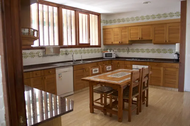 Villa exclusiva con dos residencias, piscinas y completas instalaciones deportivas en Favara, Valencia — 36