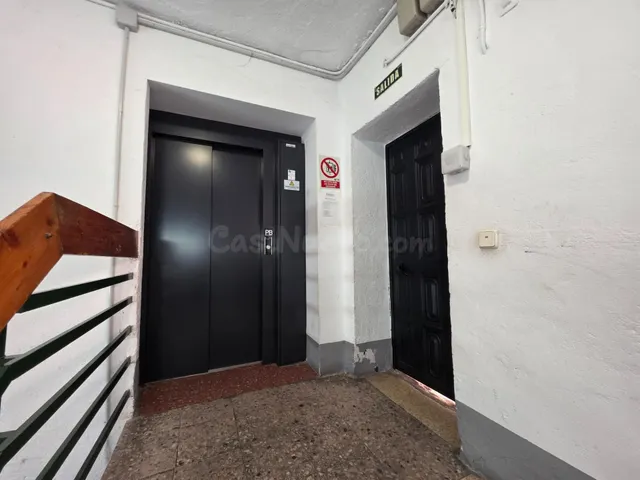 Amplio piso de 157 m2 con terraza, garaje y vistas al Retiro en Jerónimos — 40
