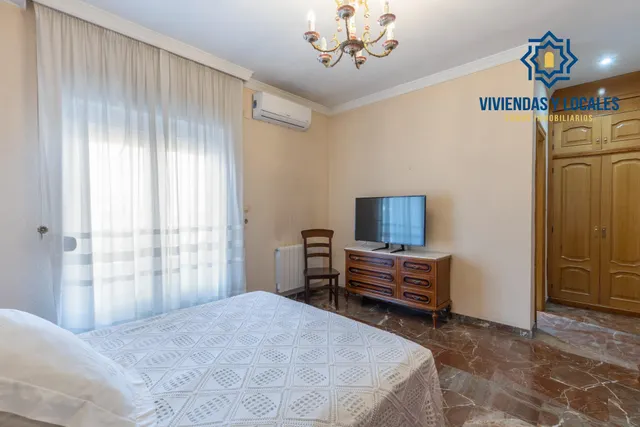 Casa en esquina en venta en Las Gabias — 30