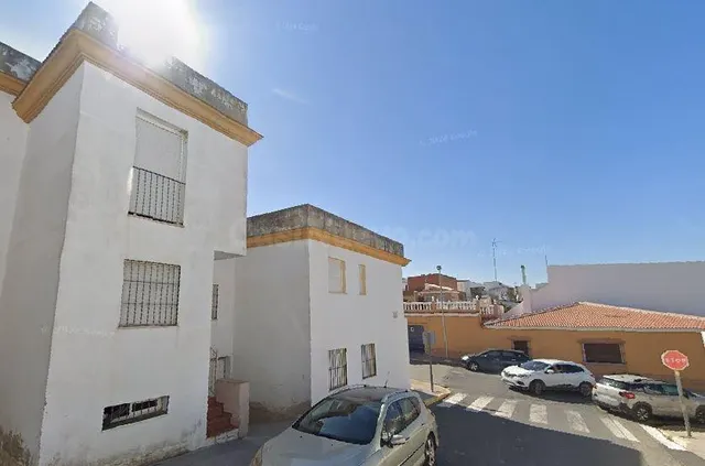 SE VENDE casa adosada OKUPA en C Parroco Domingo V Leon 4 de - foto 3