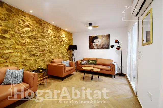 ESPACIOSA CASA SEMIRREFORMADA CON TERRAZA — 4