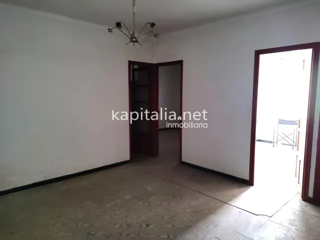 CASA CON GARAJE A LA VENTA EN BANYERES DE MARIOLA. — 13