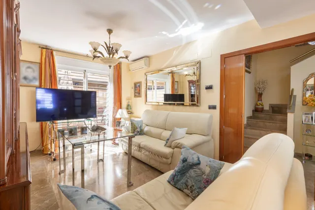 ¡EXCLUSIVA VIVIENDA UNIFAMILIAR CON PATIO PRIVADO EN ARMILLA