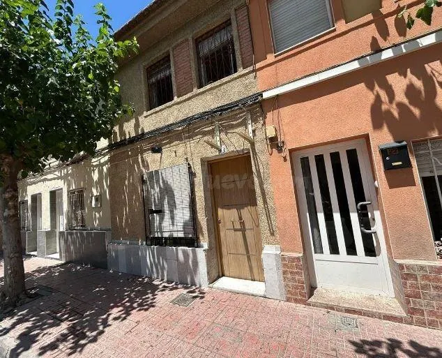 SE VENDE casa OKUPA en C SAN JOSE OBRERO 3 de Alcantarilla - foto 2