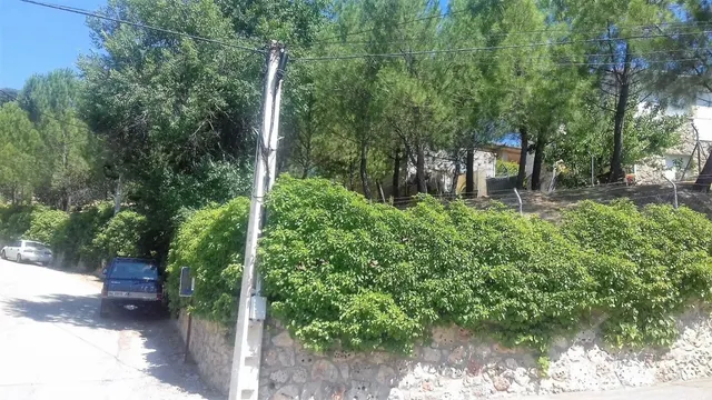 Parcela urbana de esquina en el centro de Loranca de Tajuña — 3