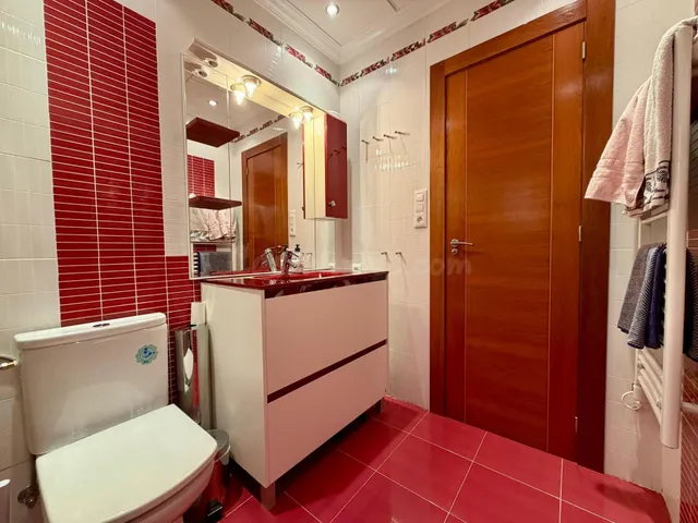 Villa independiente con piscina privada y 6 dormitorios junto a la Laguna Rosa de Torrevieja — 27
