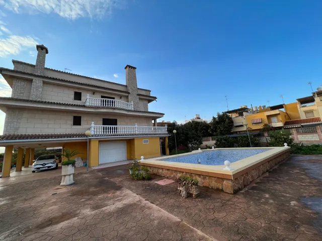 EXCELENTE CASA/CHALET, CON  MUY AMPLIA PARCELA, FRUTALES Y PISCINA, PLAYAS A 10 MINUTOS EN COCHES. — 9