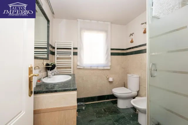 ESPECTACULAR CASA ADOSADA CON PISCINA INDEPENDIENTE — 21