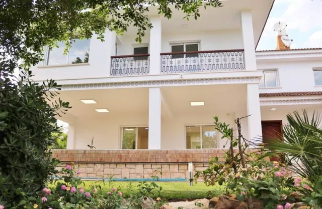 Chalet de Lujo a estrenar en Alicante. Oportunidad — 24