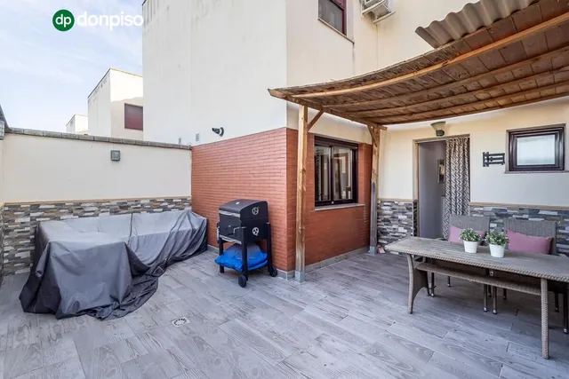 Amplia casa de 182 m2 con patio, gran sótano y a menos de 5 minutos del metro — 9