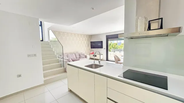 Villa con piscina privada, Alicante, Rojales, Ciudad Quesada. 3 habitaciones, 88 m2, 8,6 kilómetros del mar — 7