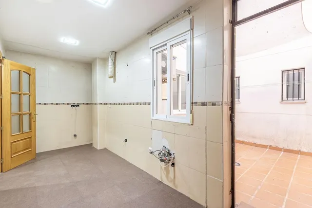 Piso con garaje, trastero y excelente ubicación en Huétor Vega — 7