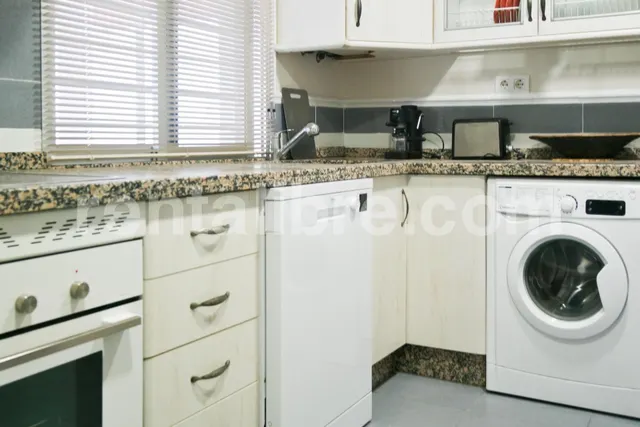 SE ALQUILA CASA CON PATIO – 3 DORMITORIOS – 1.100 €/MES — 3