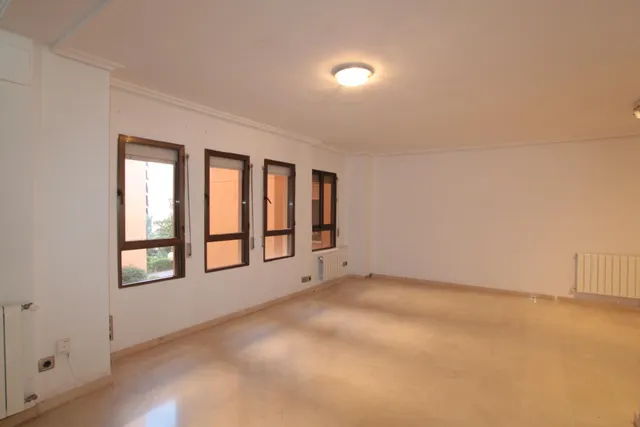 Piso en alquiler junto al Palacio de Congresos, 4 dormitorios, 2 baños — 6