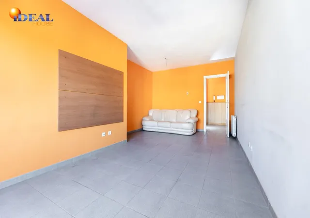 Piso de 3 dormitorios y 2 baños, con cochera. VIVIENDA DE VPO, junto al Parque de Bomberos. — 8
