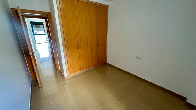Piso exterior de 3 dormitorios y 2 baños con garaje y trastero en Avenida Buenos Aires. — 17
