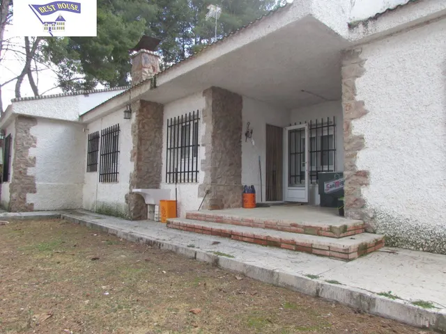 CHALET CON 2000 M2 DE PARCELA — 35