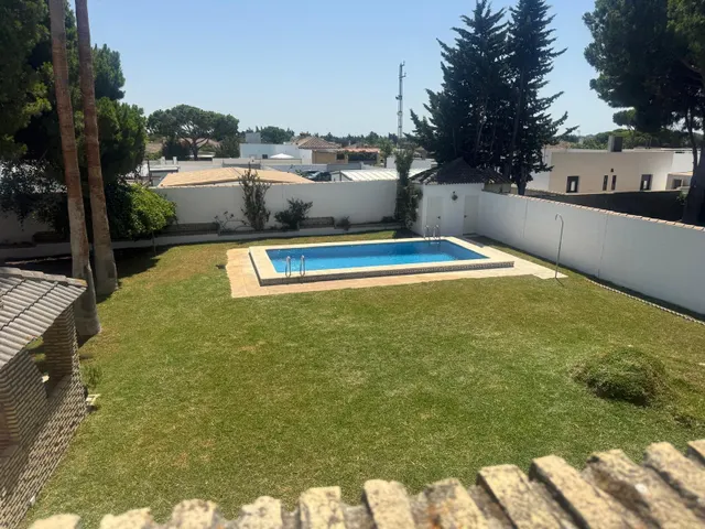 Chalet rústico en la zona del Sotillo — 28