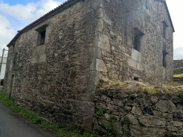 Conjunto de viviendas semirestauradas en Baio — 34