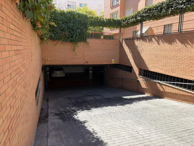 Plaza de garaje en venta por 20.000 € | Fácil acceso cerca de Felipe II — 9