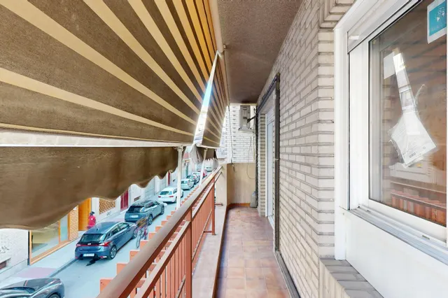 Piso exterior de 111 m2 con 4 dormitorios, garaje y trastero en Av Juan Antonio Perea — 44
