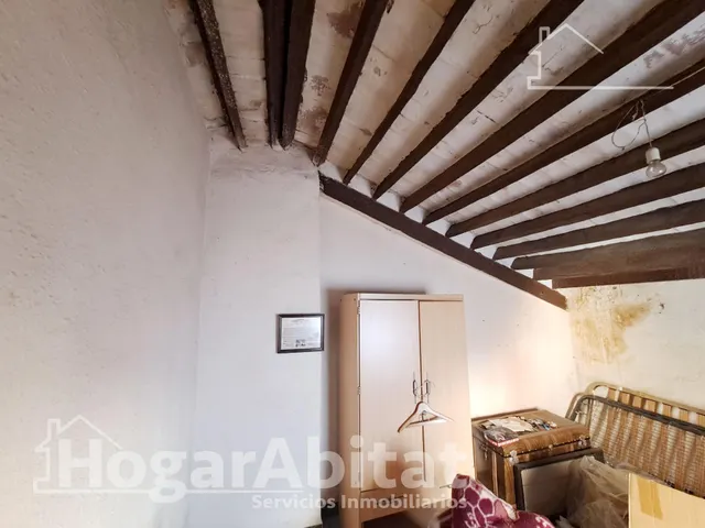 AMPLIA CASA CON 2 TERRAZAS PARA REFORMAR EN EL CENTRO — 24