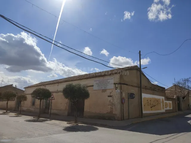 SOLAR DE 2.000 M2 EN ALPERA CON EXCELENTE UBIACION, REPARCEL