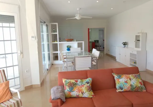 Villa privada con parcela de 700 m2 cerca del mar en Campoam - foto 5
