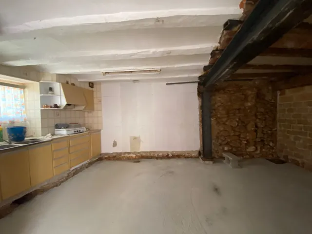 Casa esquinera con estructura reformada en Freginals — 2
