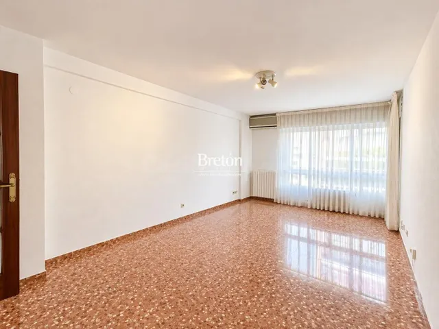 Interesante piso con plaza de garaje y trastero junto a Avenida Goya. — 5