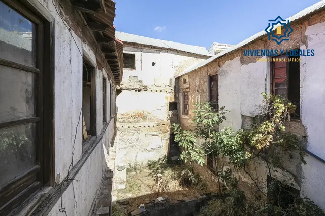 Edificio histórico junto a Plaza Larga, en el corazón del Albaicín (Granada) — 29