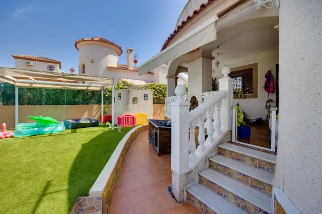 Chalet de 3 dormitorios y 2 baños en San Fulgencio (Alicante) — 27