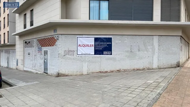 Gran local en LOS VALLES de 632 m2 y condiciones excepcional - foto 3