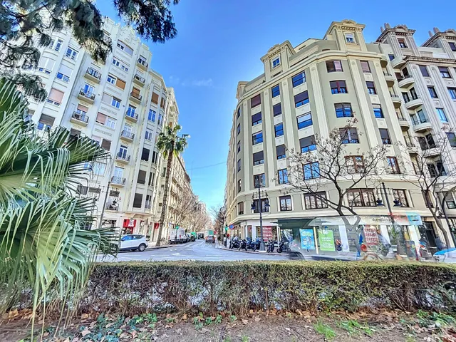 ¡Vive la Gran Vía del Marqués del Turia desde este espectacular piso en Joaquín Costa! — 32
