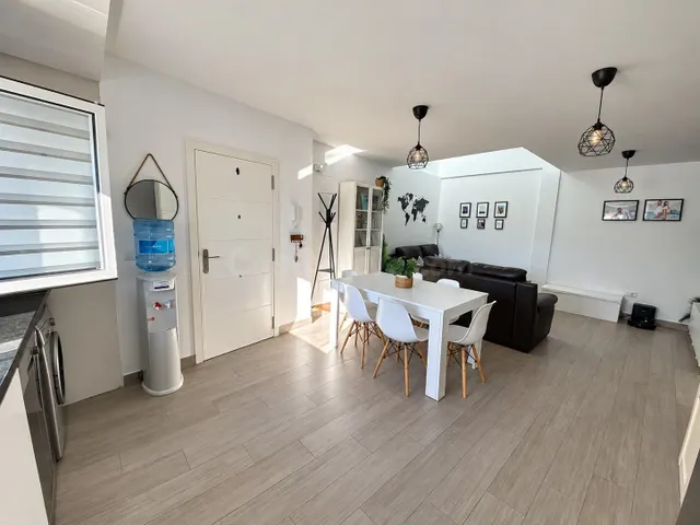 ÁTICO CON 55 m2 DE SOLÁRIUM PRIVADO, PARKING, TRASTERO Y LIC - foto 4