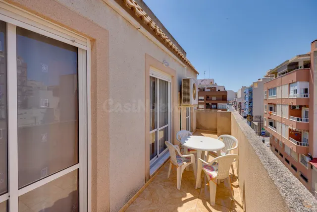 Atico de 3 Dormitorios en Residencial con Piscina en Torrevi