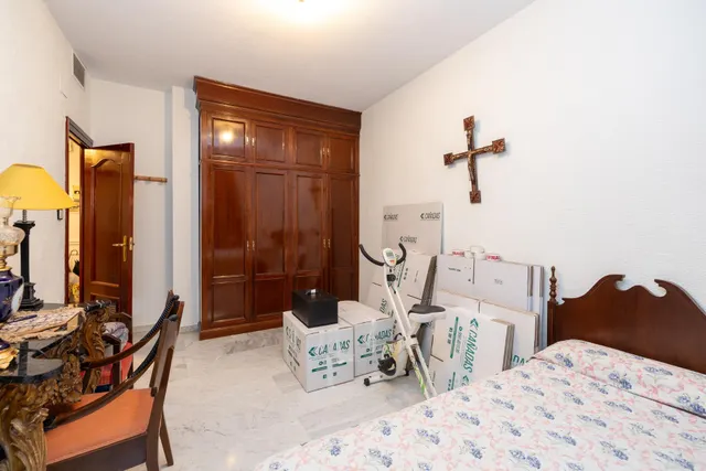 GRAN PISO EN PLAZA DEL CARMEN FRENTE AL AYUNTAMIENTO. — 25