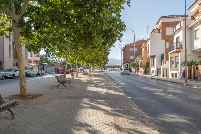 Edificio de 3 plantas destinado a oficinas junto a Centro Comercial Serrallo — 3