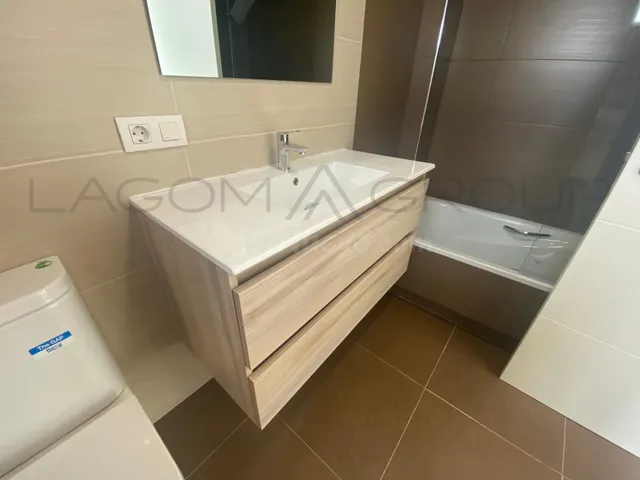 EXCLUSIVA CASA CON ASCENSOR, JARDÍN Y GARAJE PARA 4 COCHES E