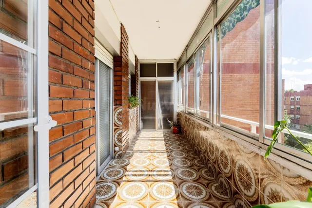 Piso amplio con 4 habitaciones y luminoso con terraza en zon - foto 5