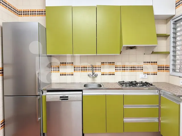 Amplio piso de 4 habitaciones con terraza, parking y trastero — 7