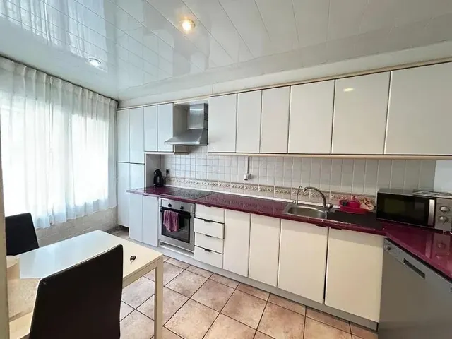 Casa con piscina privada, terrazas y posibilidad de garaje en el centro de Castellar del Vallès — 7