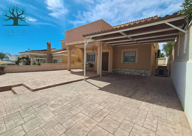 Vivienda independiente con piscina en alamillo — 35