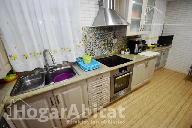 ¡Encantador Chalet! Muy amplio y sofisticado, con gran garaje, terraza, jardín y parcela — 12