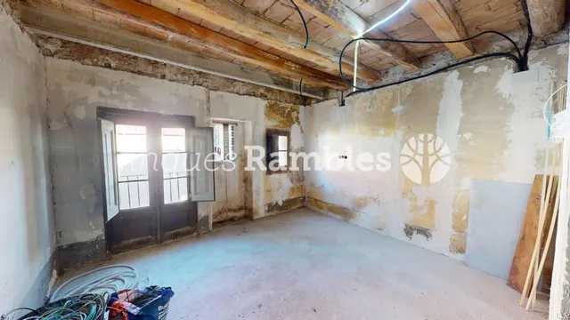 Casa de poble al centre de La Pobla de Claramunt amb molt potencial — 27