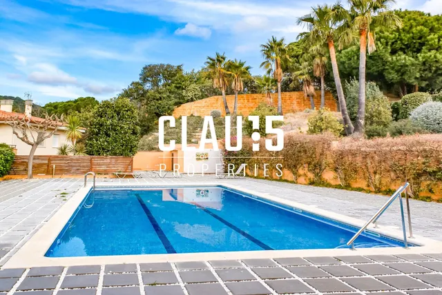 Casa en venta con piscina y vistas al mar en Sant Pol de Mar - foto 4